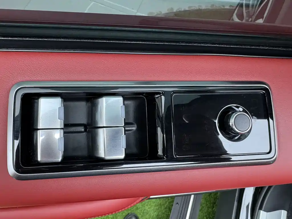 Land Rover Range Rover 2022 — фото 18