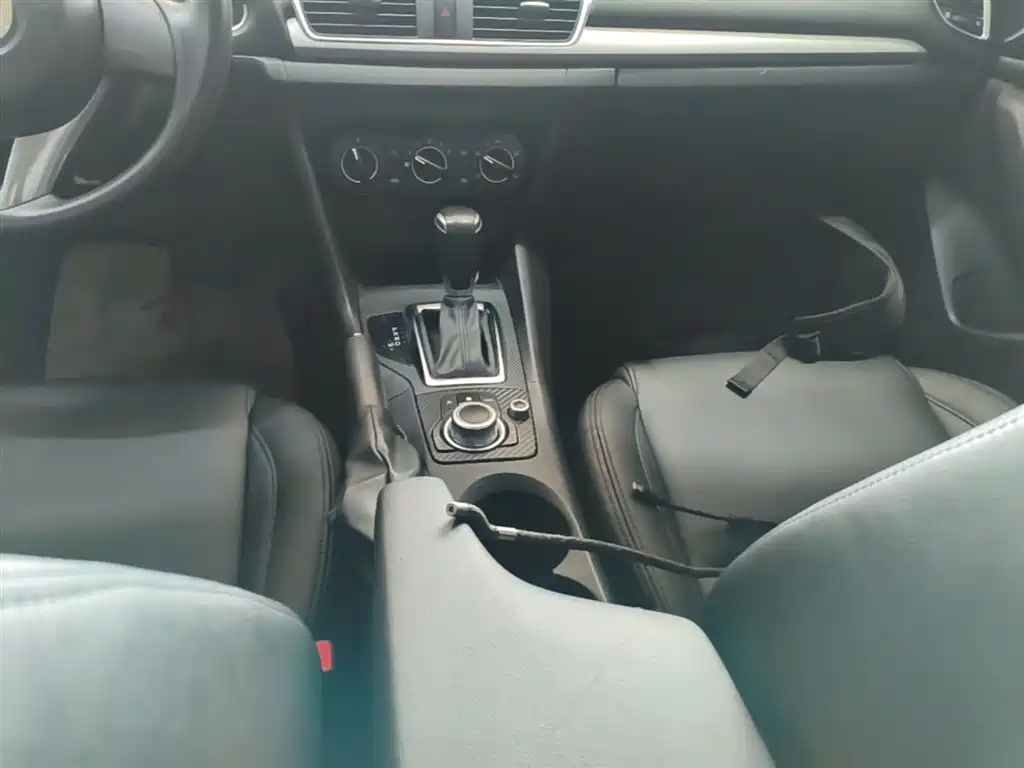 Mazda 3 Axela 2017 — фото 14