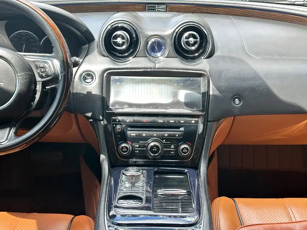 Jaguar XJ 2013 — фото 18
