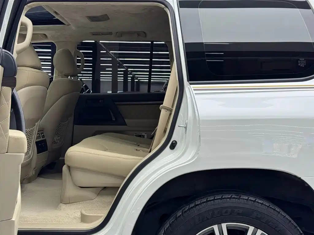 Toyota Land Cruiser 2020 — фото 9