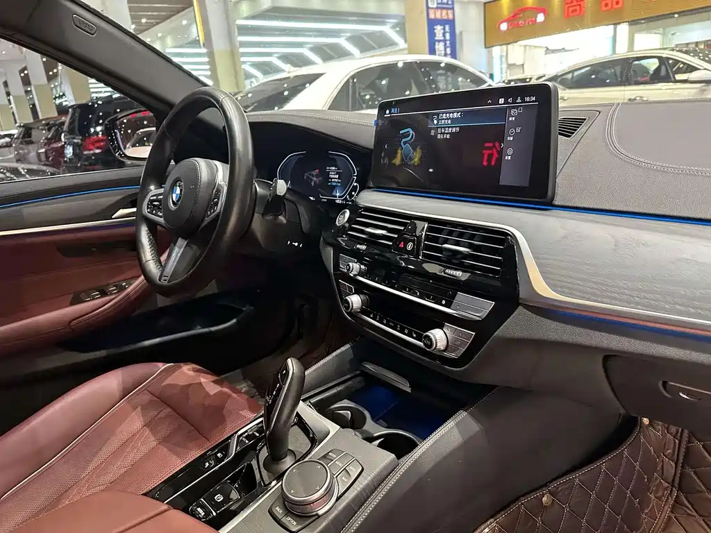BMW 5 Series New Energy 2021 — фото 10