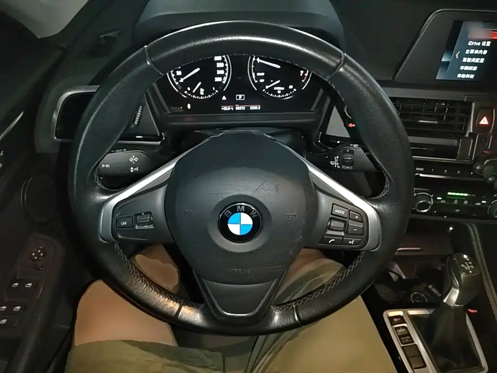 BMW 1 Series 2018 — фото 11