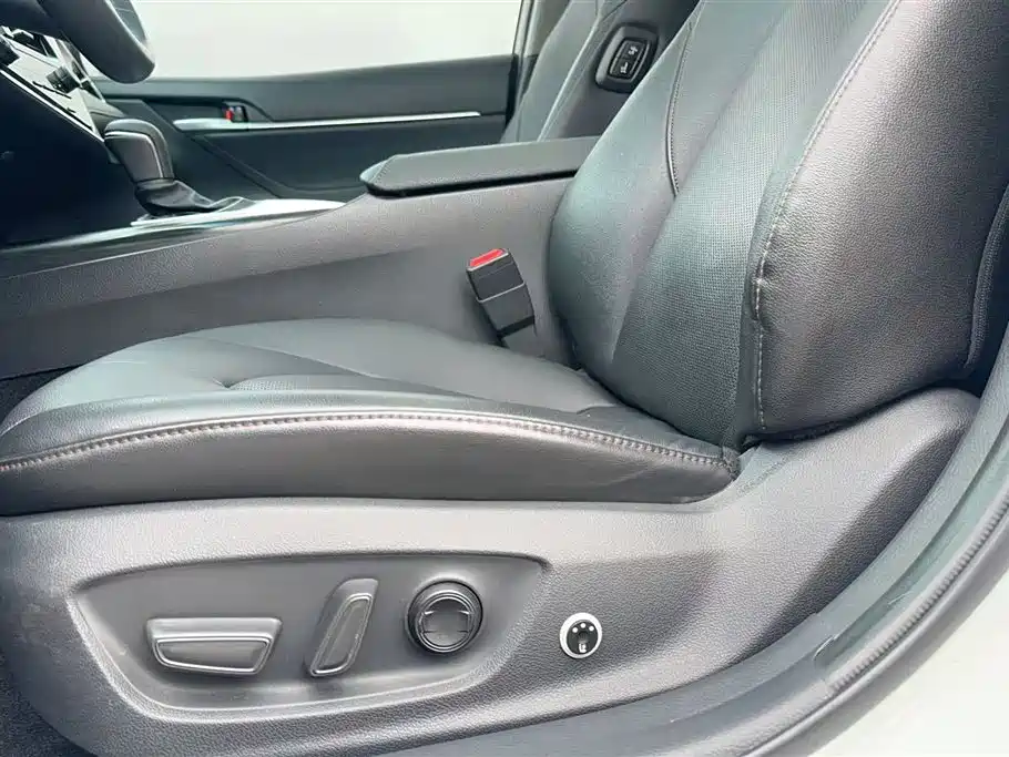 Toyota Camry 2022 — фото 17