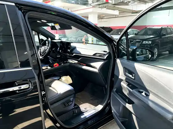 Toyota Sienna 2023
