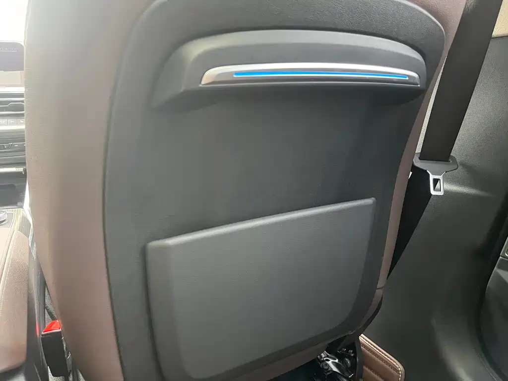 BMW 3 Series 2019 — фото 26