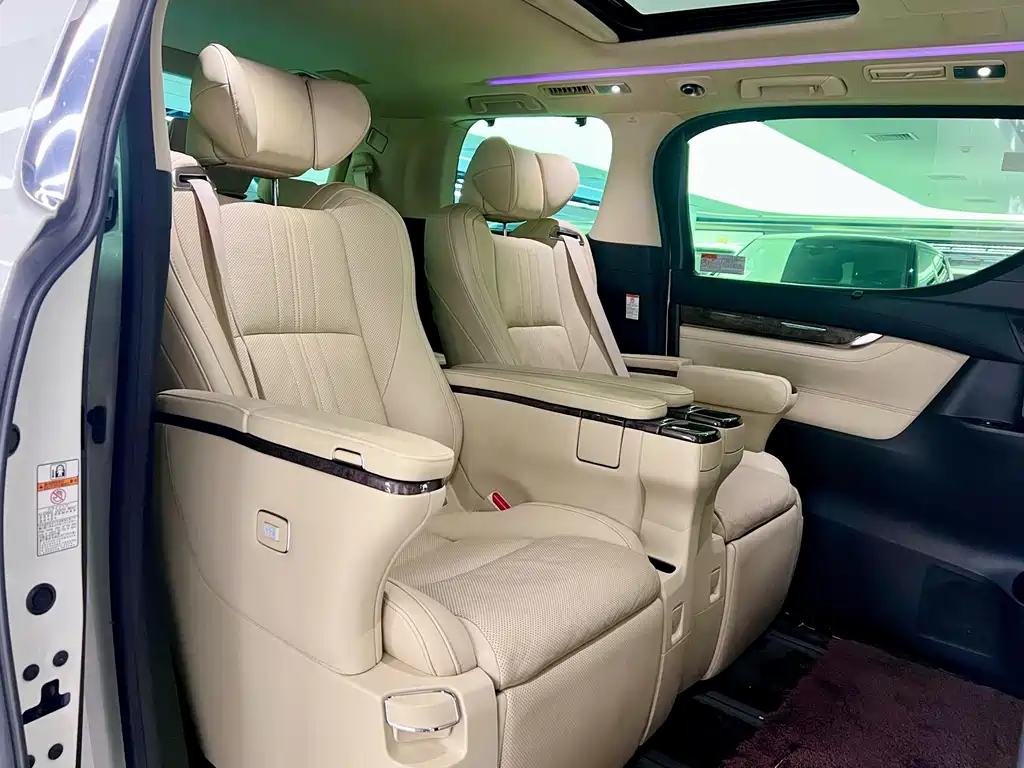 Toyota Alphard 2020 — фото 18