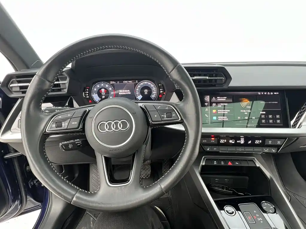 Audi A3 2023 — фото 10