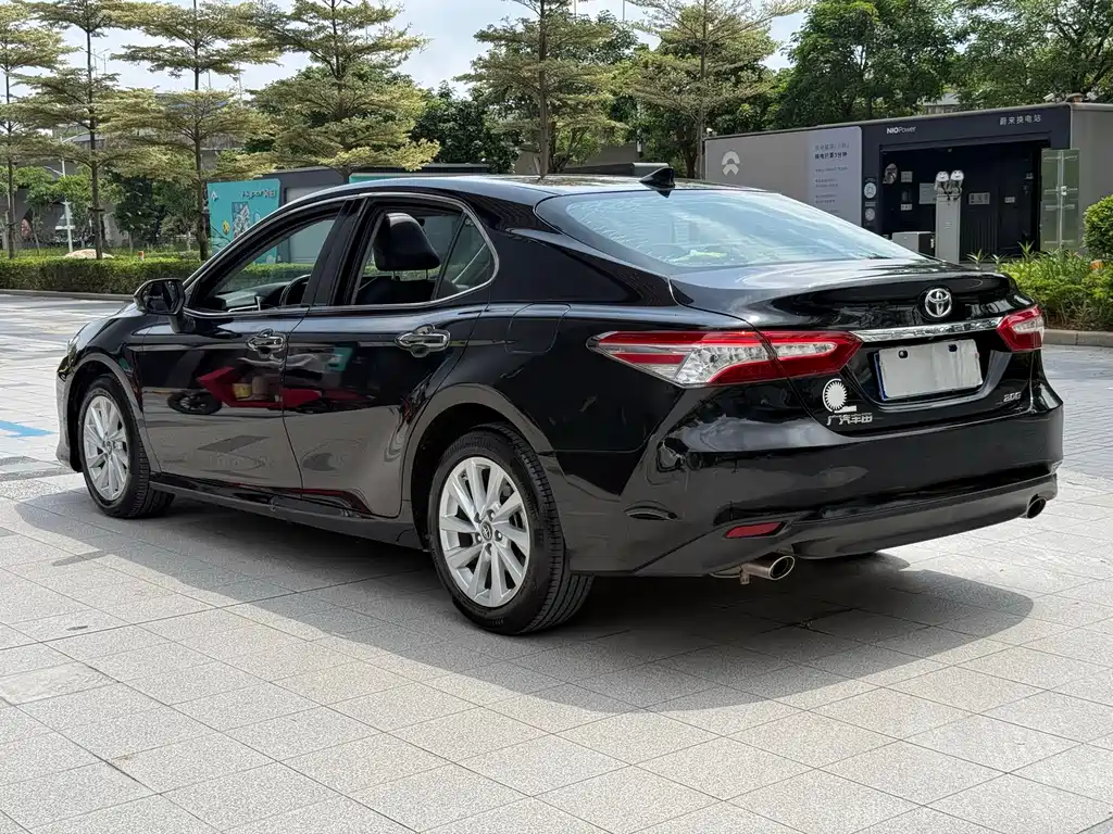 Toyota Camry 2022 — фото 5