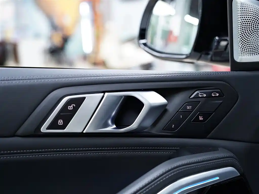 BMW X6 M 2022 — фото 24