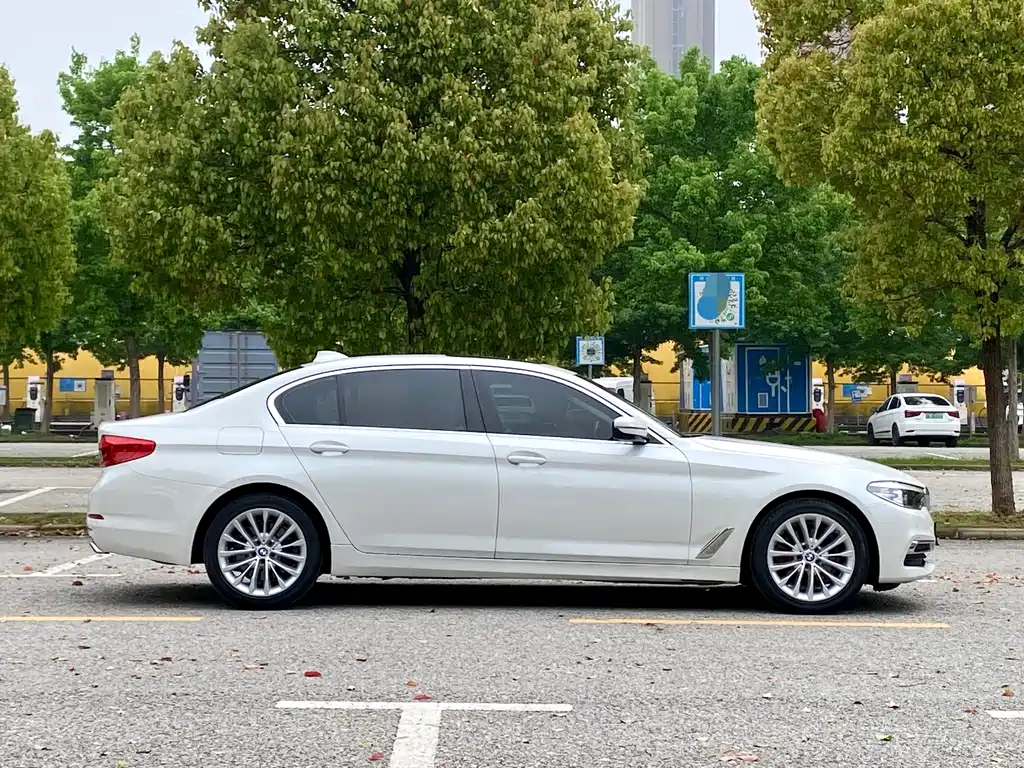 BMW 5 Series 2019 — фото 4
