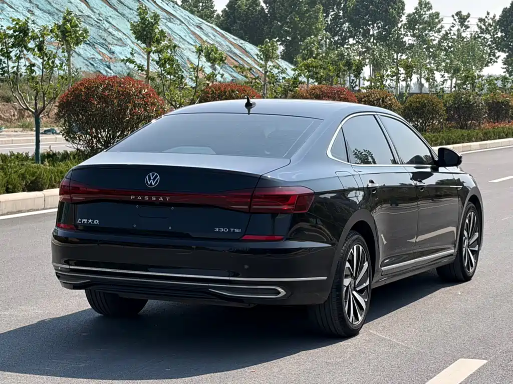 Volkswagen Passat 2022 — фото 14