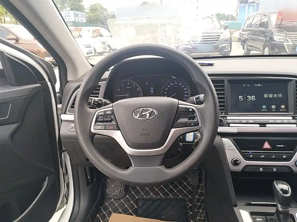 Hyundai Elantra 2018 — фото 11