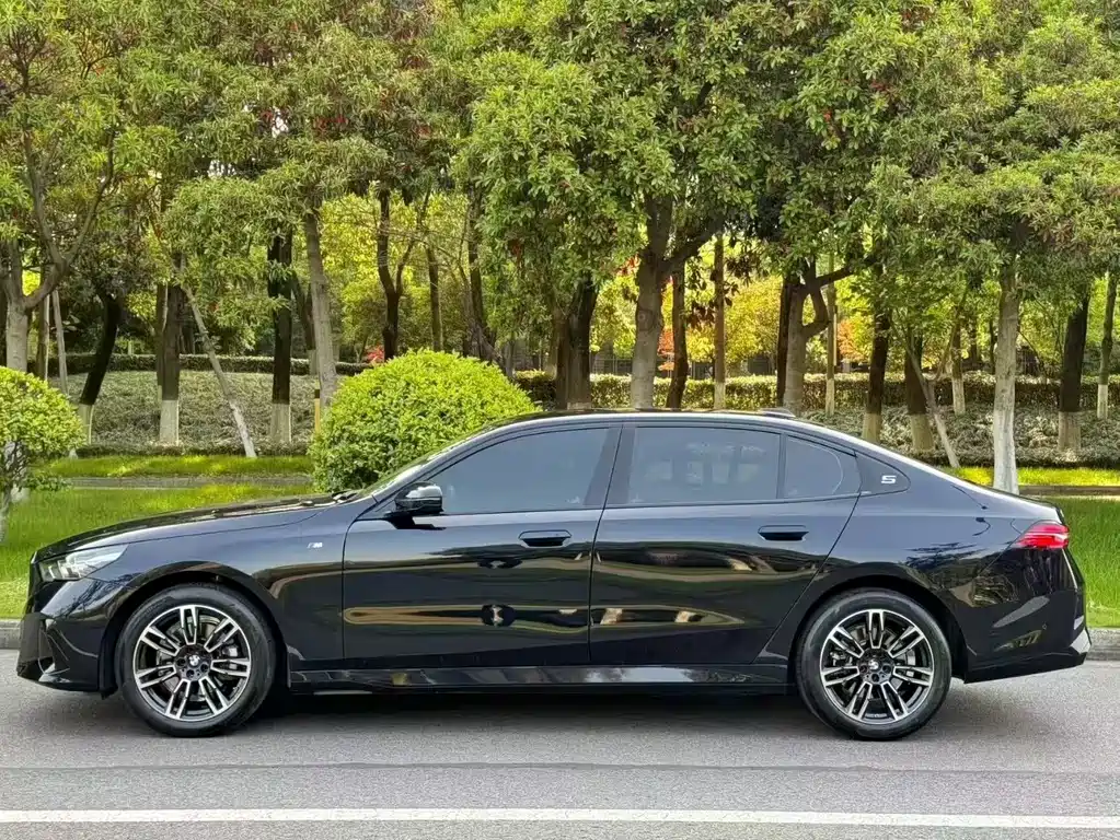 BMW 5 Series 2025