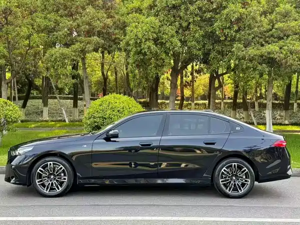 BMW 5 Series 2025