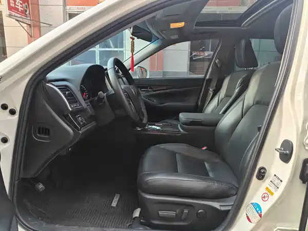 Toyota Crown 2015