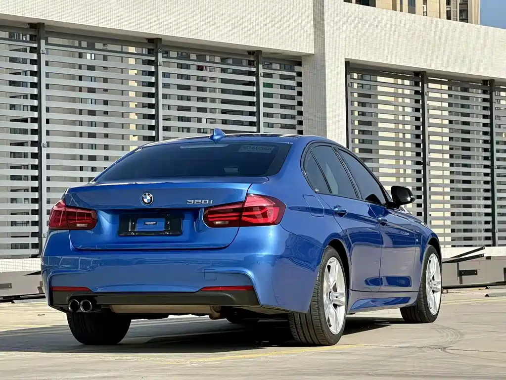 BMW 3 Series 2018 — фото 10