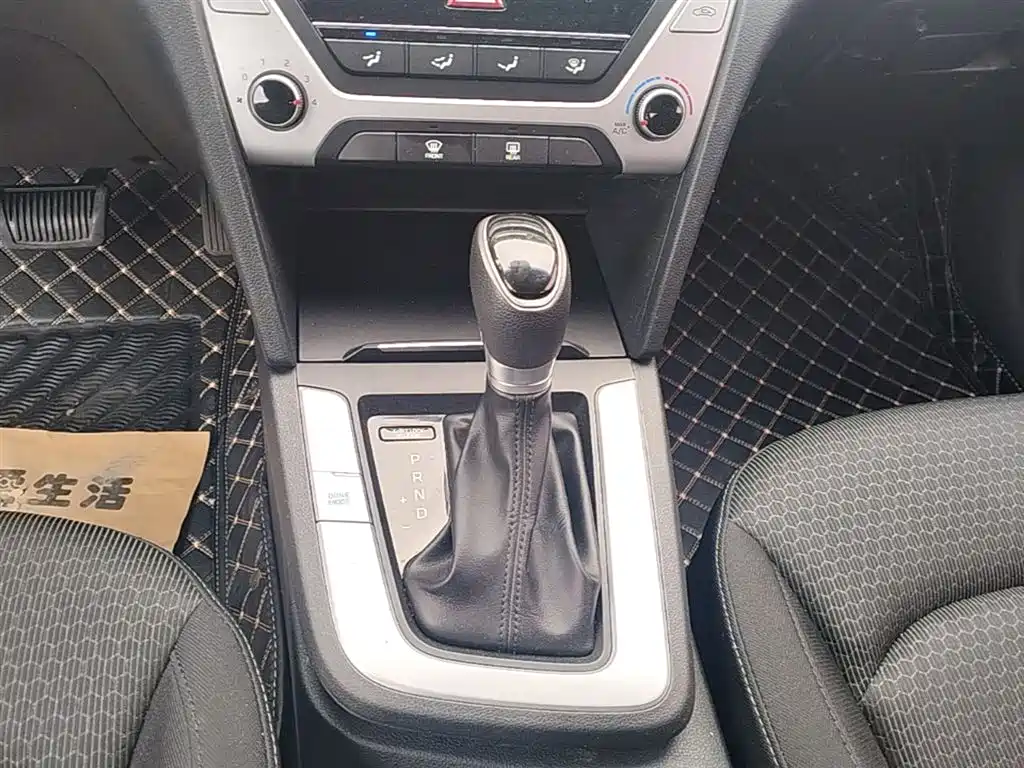 Hyundai Elantra 2018 — фото 14