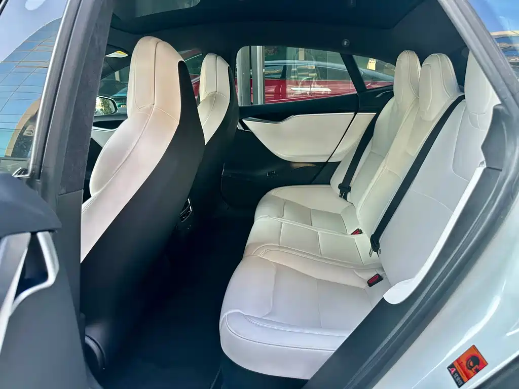 Tesla Model S 2018 — фото 9