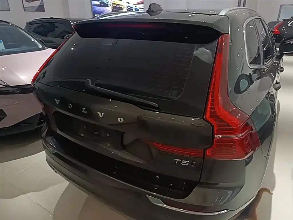 Volvo XC60 2021 — фото 6