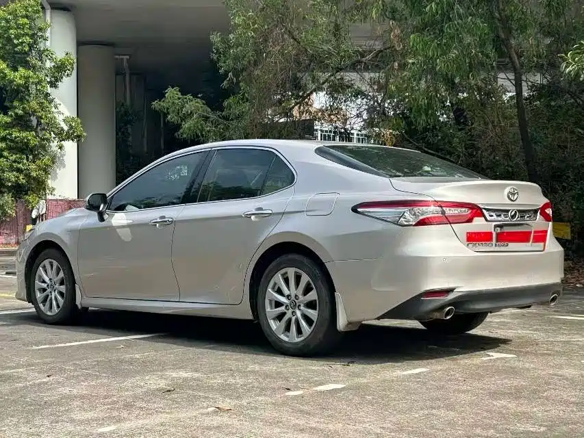 Toyota Camry 2019 — фото 3