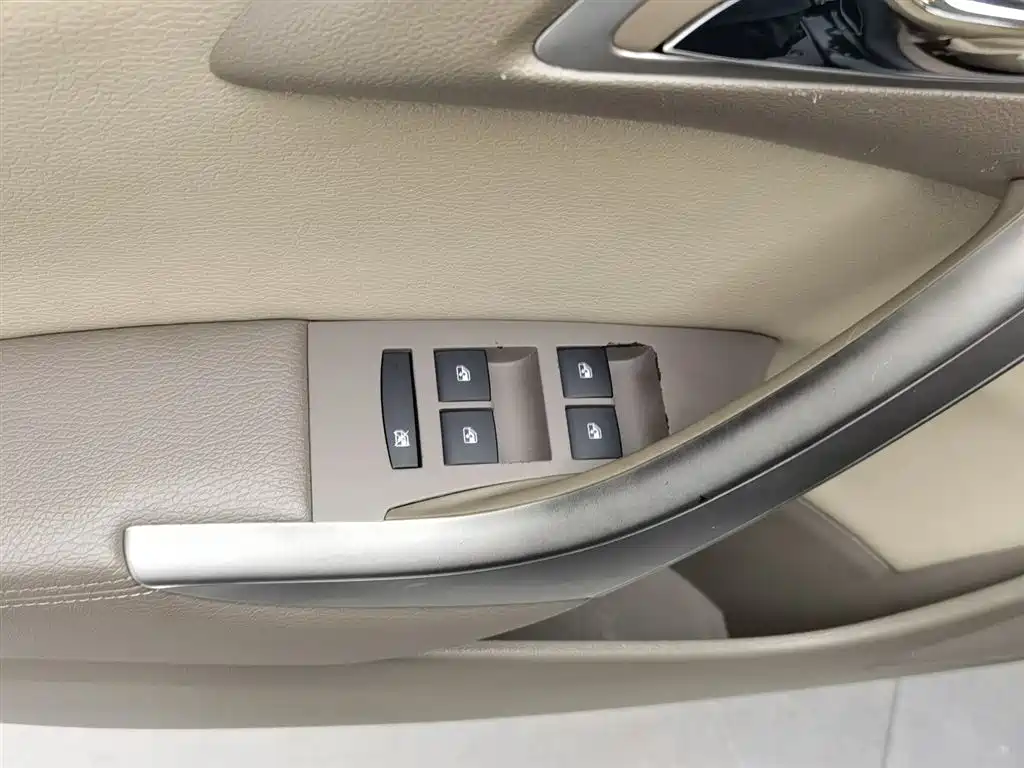 Buick Excelle 2014 — фото 9