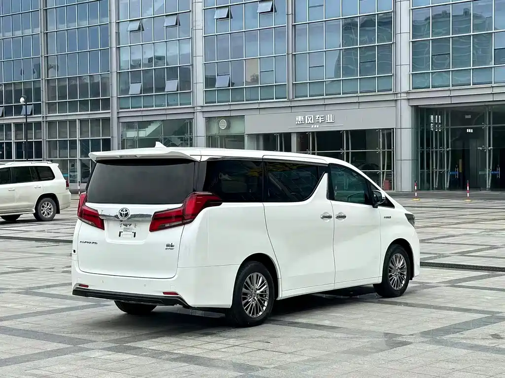 Toyota Alphard 2022 — фото 6