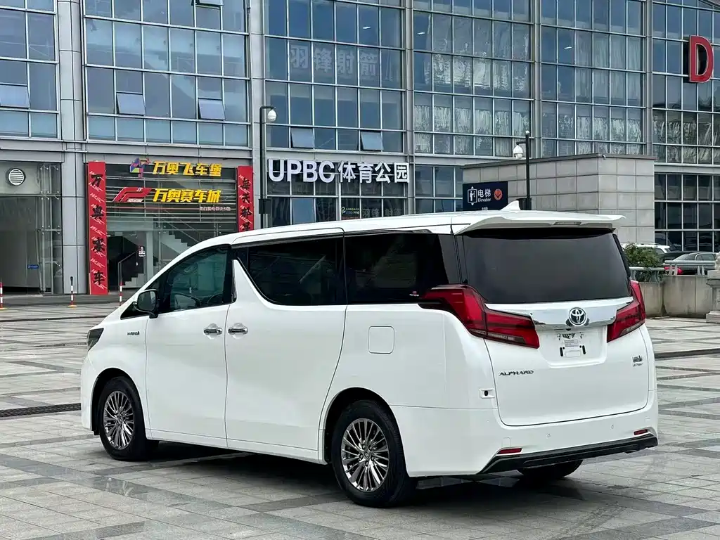 Toyota Alphard 2022 — фото 4