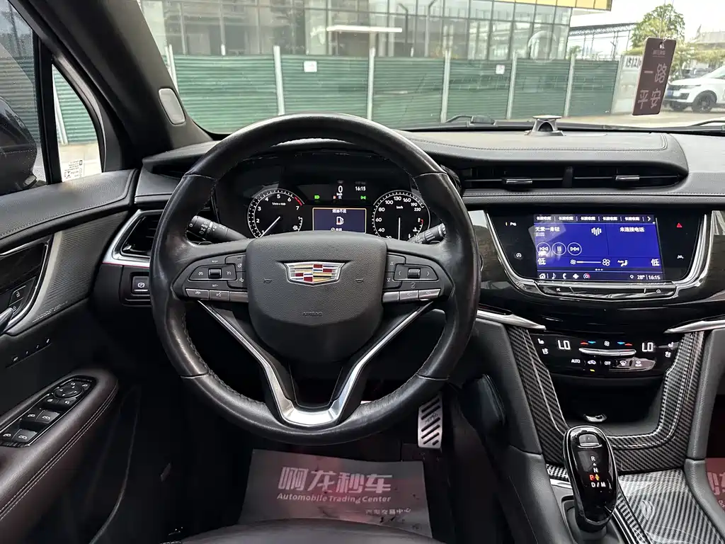 Cadillac XT6 2022 — фото 8