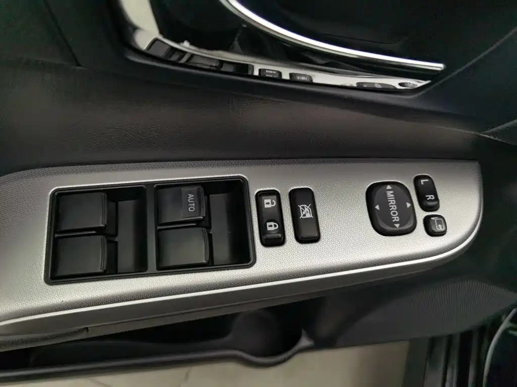 Toyota Camry 2014 — фото 9
