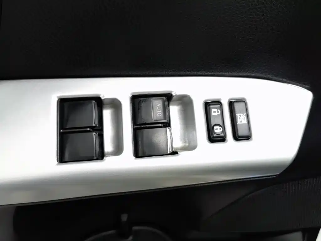 Toyota RAV4 2017 — фото 9