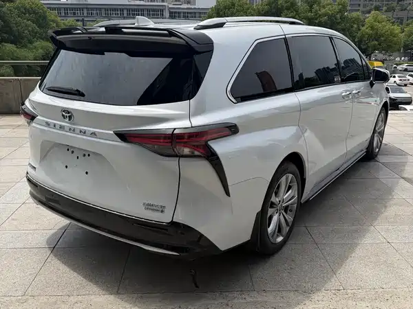 Toyota Sienna 2024