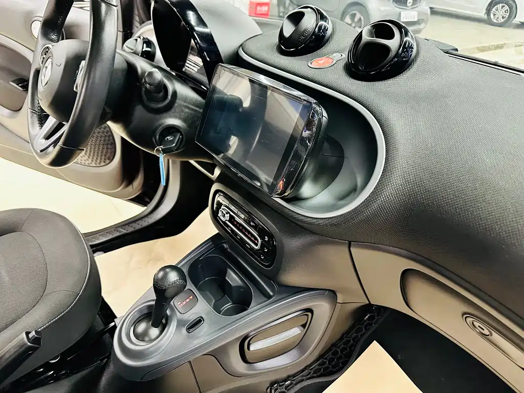 smart Fortwo 2019 — фото 26