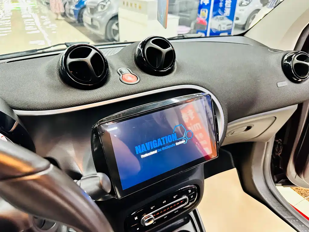 smart Fortwo 2019 — фото 30