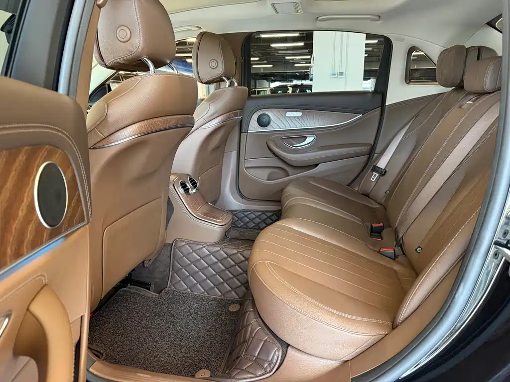 Mercedes-Benz E-Class 2022 — фото 14