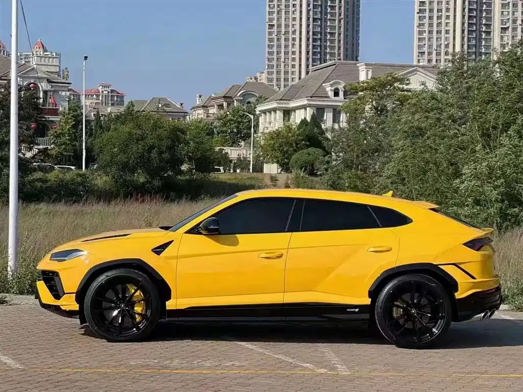 Lamborghini Urus 2023 — фото 2