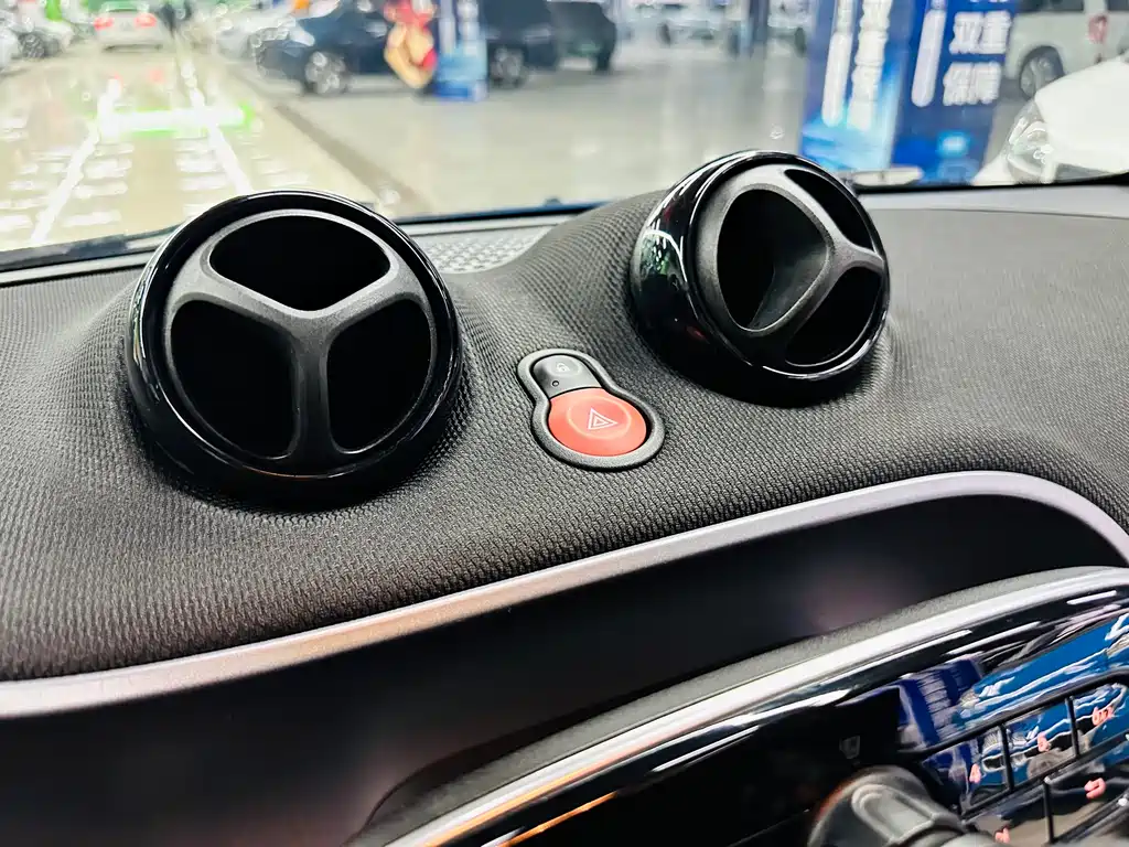 smart Fortwo 2018 — фото 31