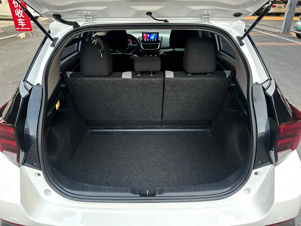 Toyota Yaris L 2022 — фото 13