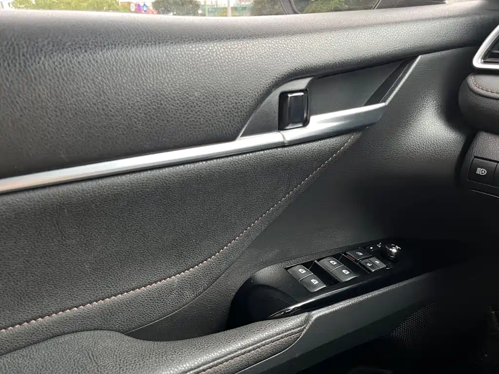 Toyota Camry 2019 — фото 14