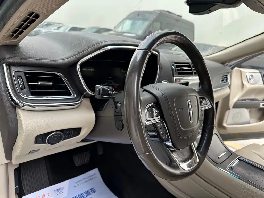 Lincoln Continental 2018 — фото 17