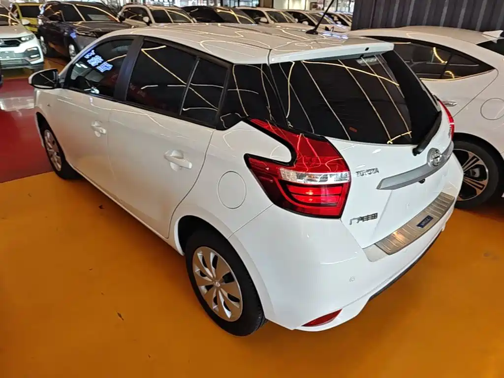 Toyota Yaris L 2021