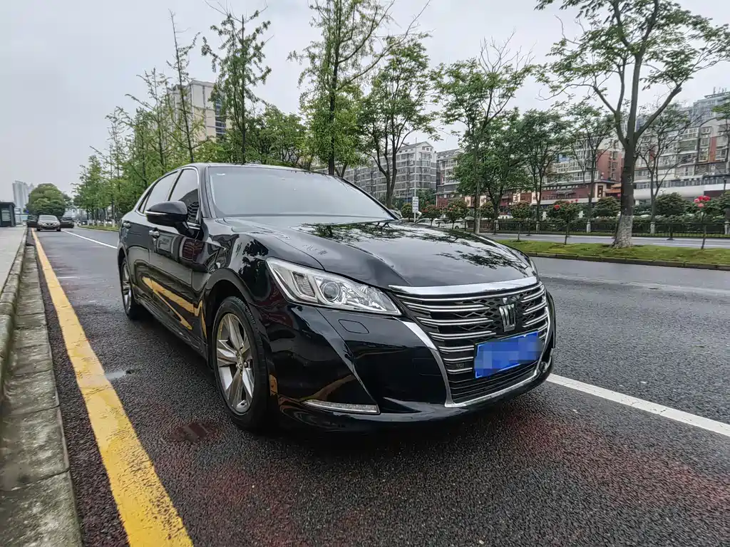 Toyota Crown 2017 — фото 3