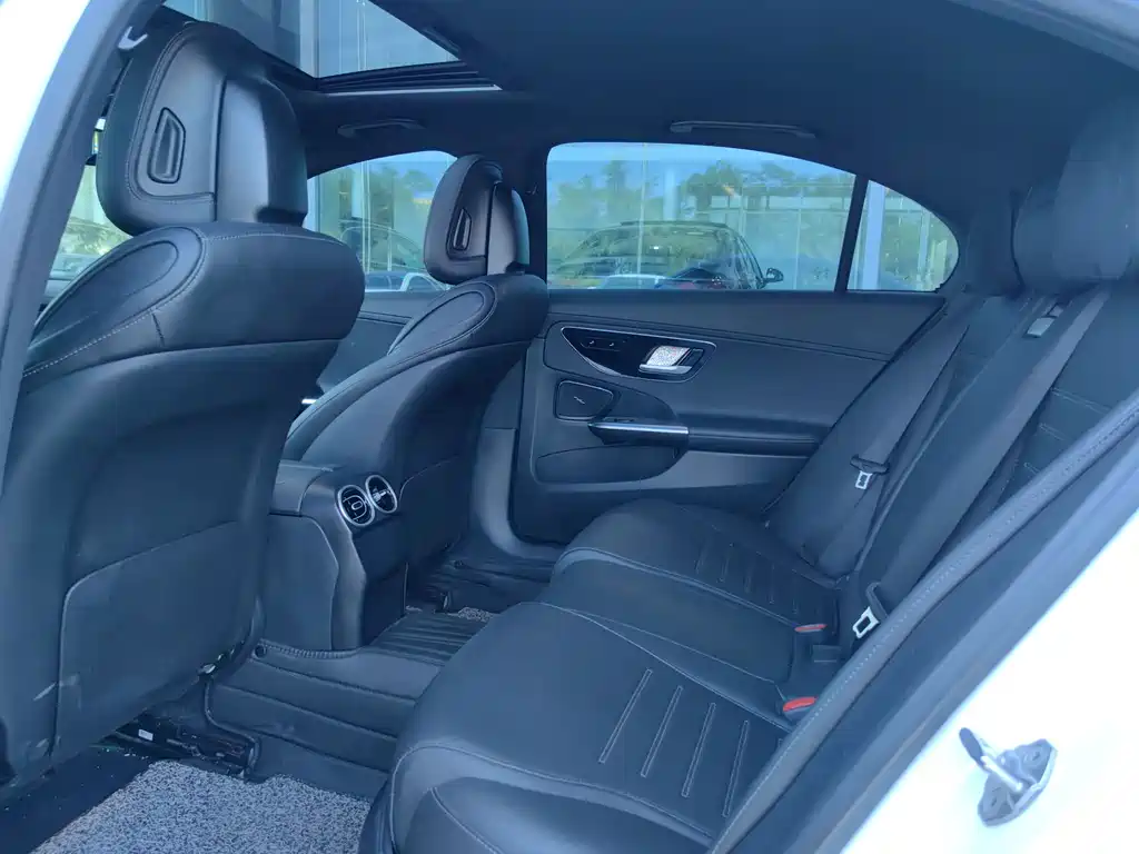 Mercedes-Benz C-Class 2023 — фото 10