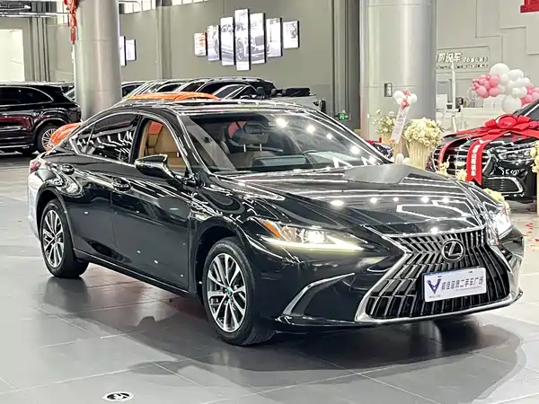 Lexus ES 2024
