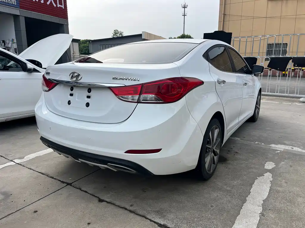 Hyundai Elantra Langdong 2016 — фото 10