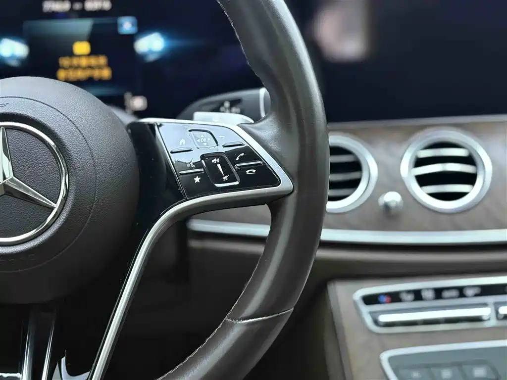 Mercedes-Benz E-Class 2023 — фото 24