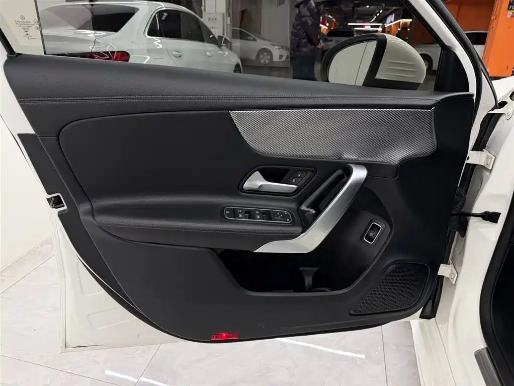 Mercedes-Benz A-Class 2022 — фото 18