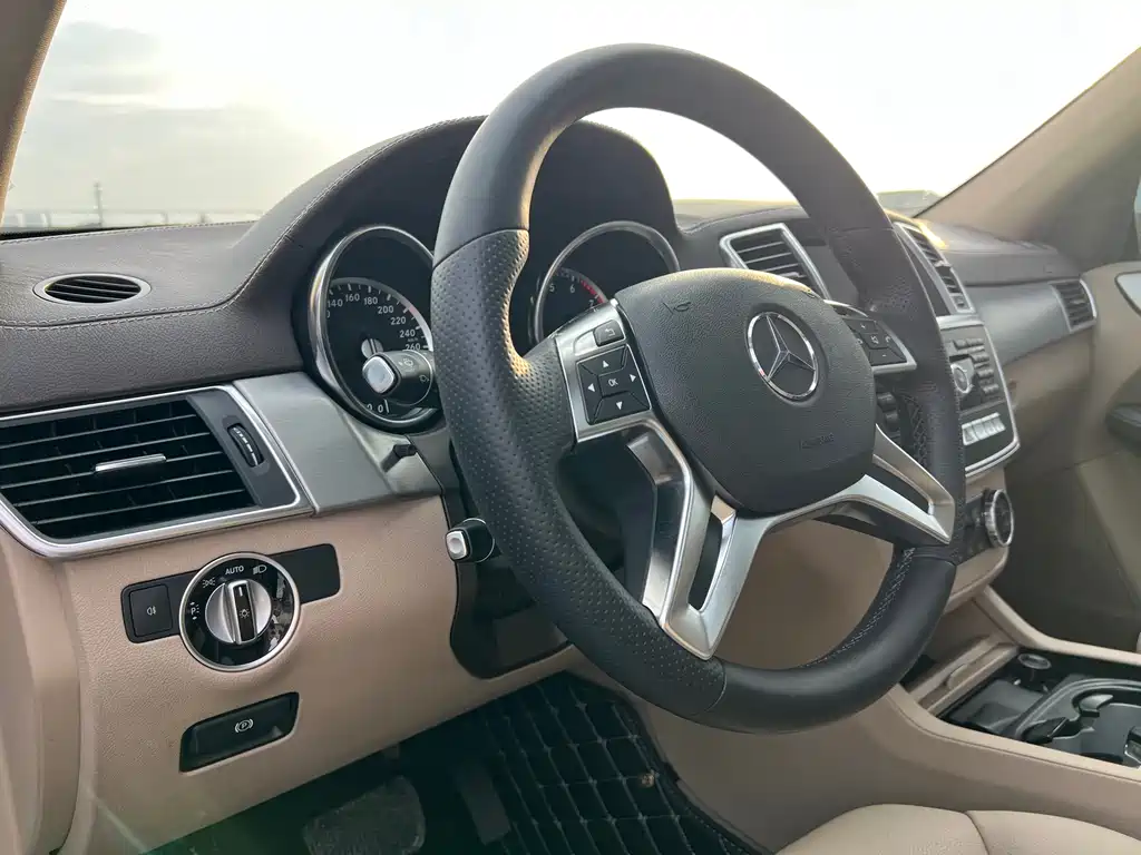 Mercedes-Benz GL-Class 2015 — фото 14