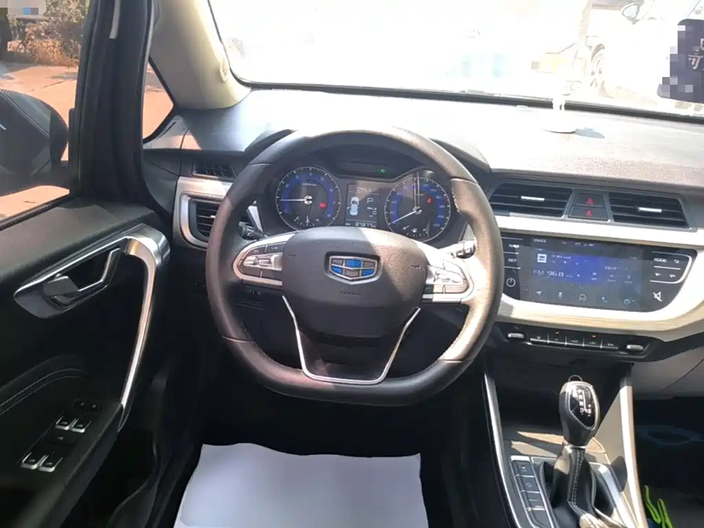 Geely Vision X3 2021 — фото 11