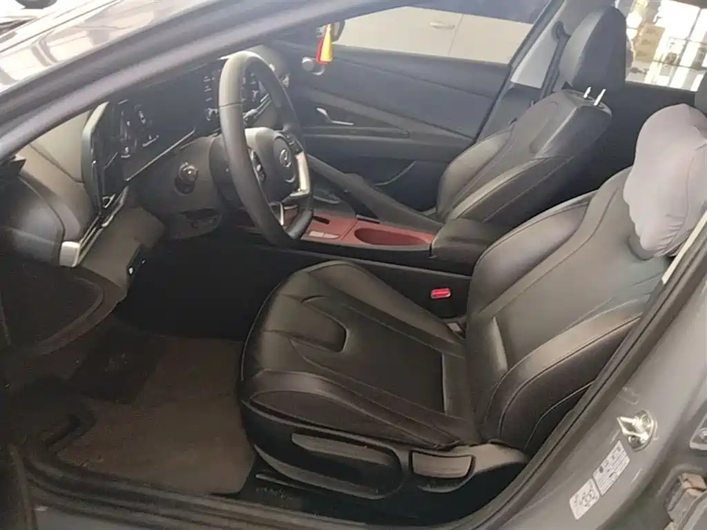 Hyundai Elantra 2022 — фото 15