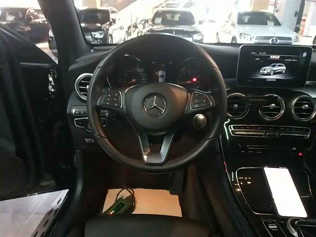 Mercedes-Benz GLC 2018 — фото 11